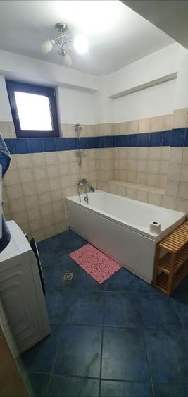 Apartament cu 4 camere semidecomandat, mobilat în Central