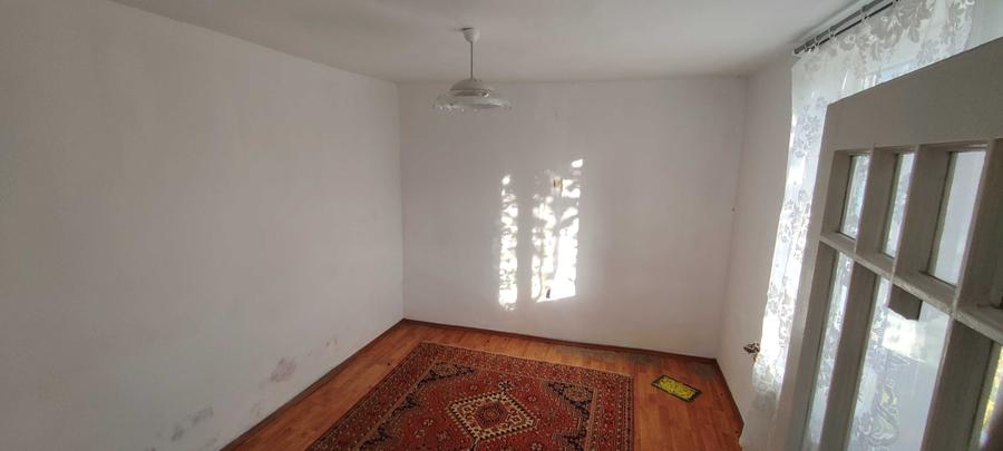 Casă cu 4 camere în Ghiocel