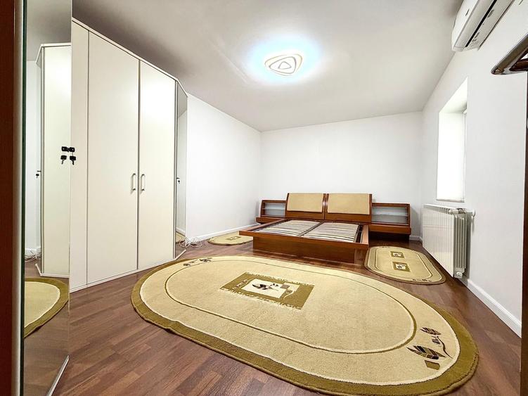 Apartament cu 3 camere decomandat în P-ța Unirii