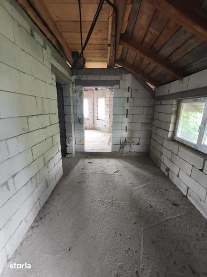Casă cu 8 camere cu Teren 4400 Mp în Central