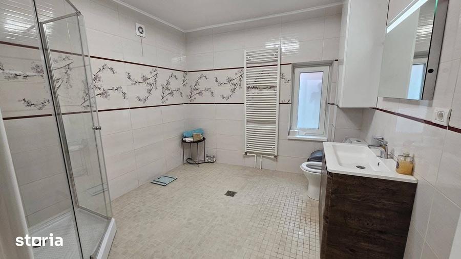 Casă cu 4 camere cu Teren 500 Mp în Central