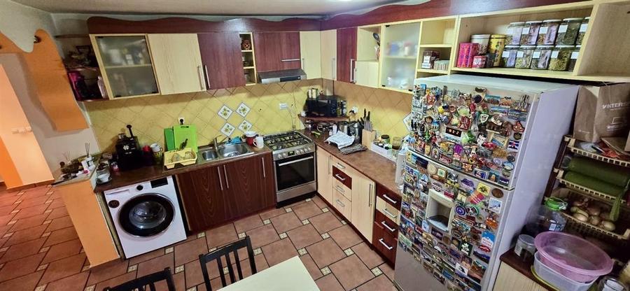 Apartament cu 4 camere decomandat, mobilat în Tractorul