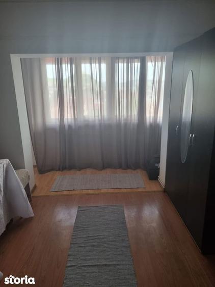 Inchiriez garsoniera in Deva, zona Dorobanti, etaj 4, bloc de 4 etaje - 1