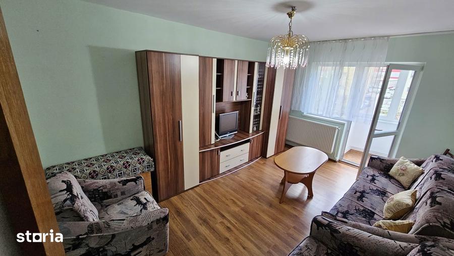 Apartament cu 3 camere decomandat în Astra