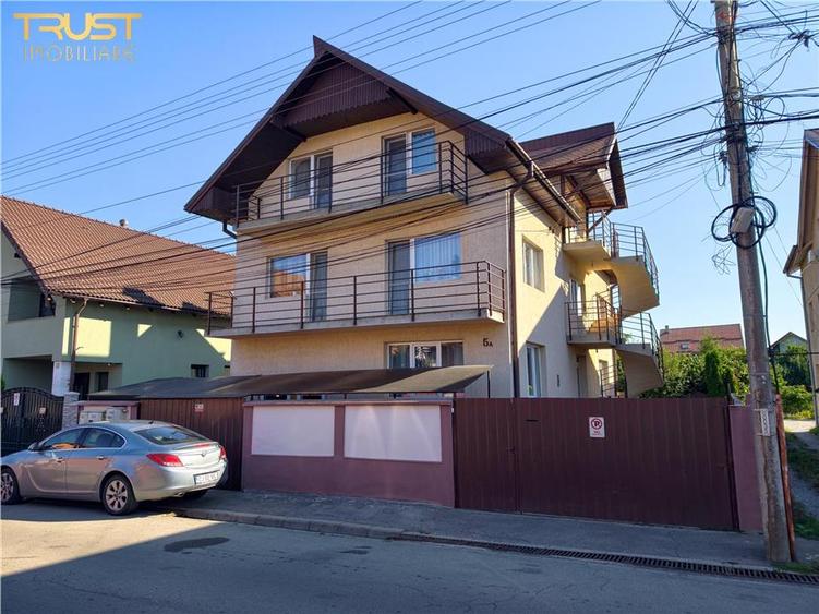 Casă cu 8 camere cu Teren 560 Mp în Someșeni