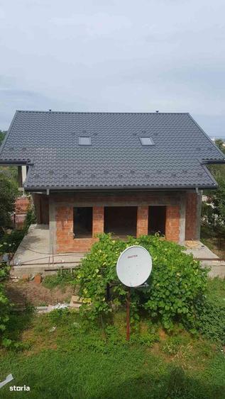 Casă cu 4 camere în Strugurilor