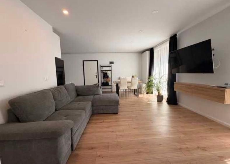 Apartament cu 3 camere semidecomandat în Crângași