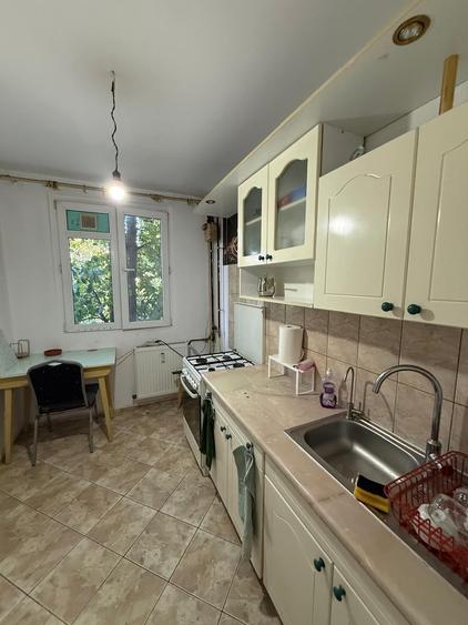 Apartament cu 3 camere decomandat în Apărătorii Patriei