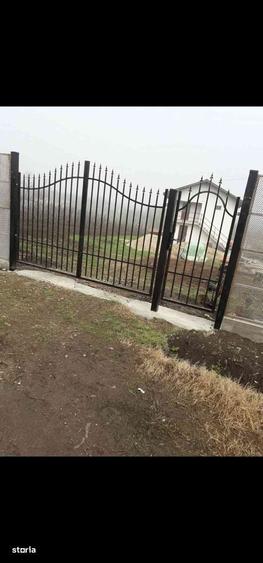 Casă cu 4 camere în Călugăru