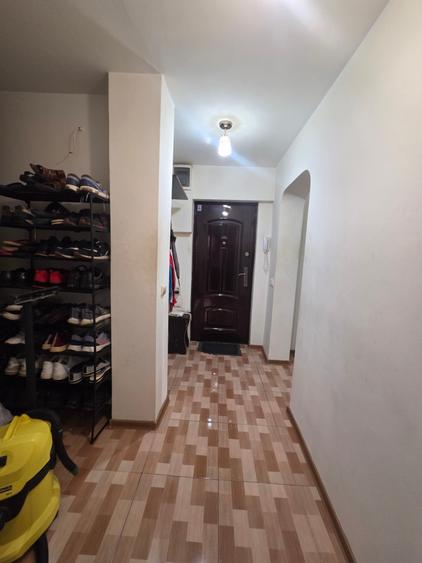 Apartament cu 3 camere decomandat în Obor