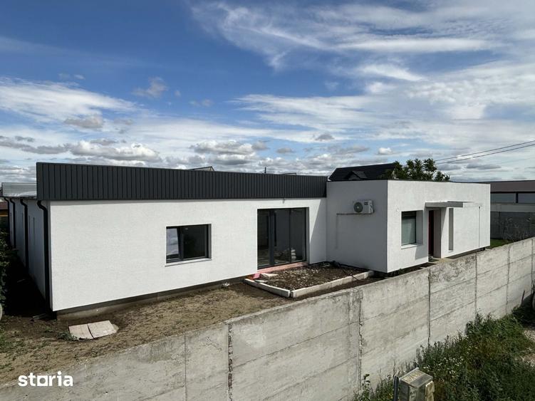 Casă cu 8 camere cu Teren 744 Mp în Nojorid