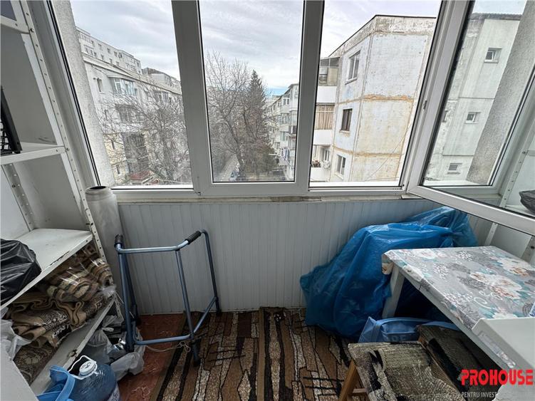 Apartament cu 3 camere semidecomandat în Alecu Russo