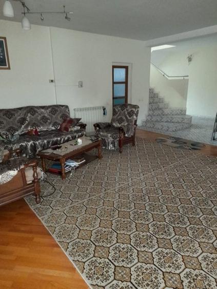 Casă individuală cu 7 camere cu Canalizare în Dărmănești