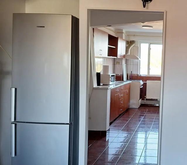 Apartament cu 3 camere decomandat în Slatina