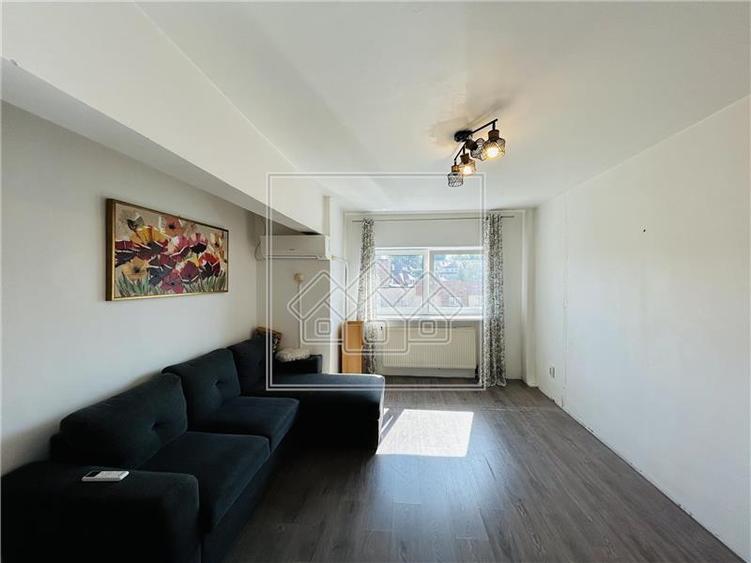 Apartament cu 2 camere decomandat în Ștrand