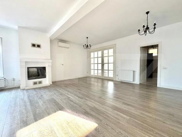 Casă cu 4 camere cu Teren 80 Mp în Central