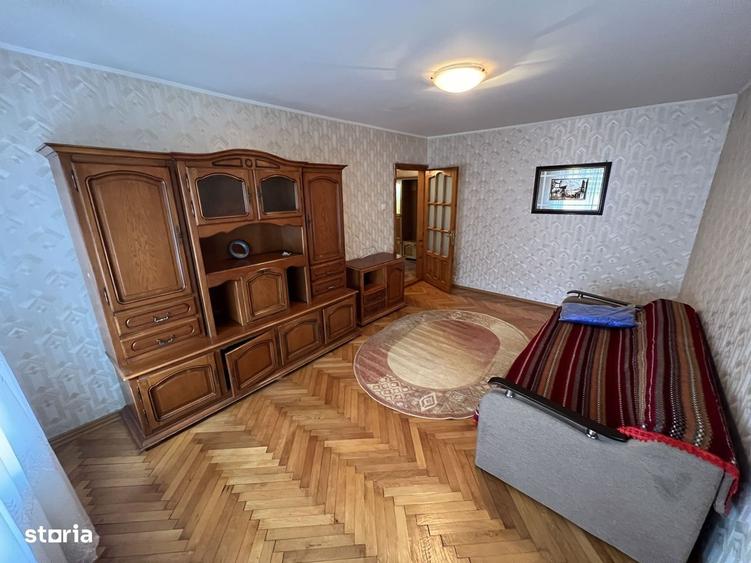 Apartament cu 3 camere decomandat, mobilat în Casa de Cultură