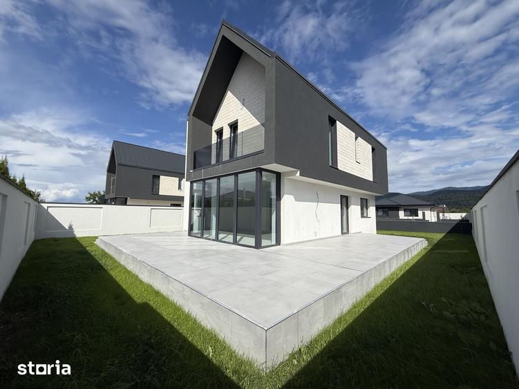 Casă cu 3 camere cu Teren 429 Mp în Cristian