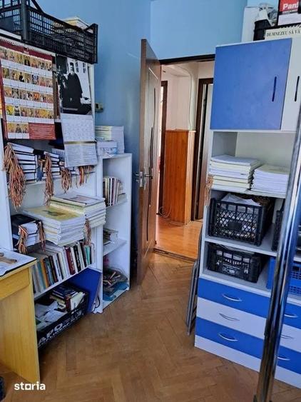 Apartament cu 3 camere decomandat în Rovine