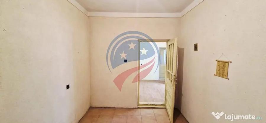 Casă cu 3 camere cu Teren 7952 Mp în Brădești