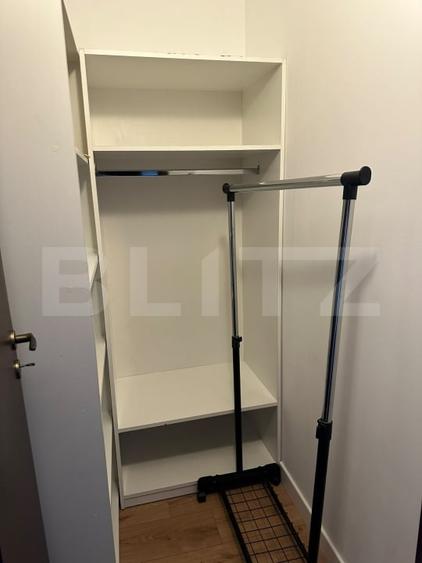 Apartament cu 2 camere semidecomandat, mobilat în Micro 17