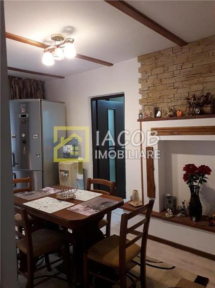 Apartament cu 3 camere semidecomandat în Milcov