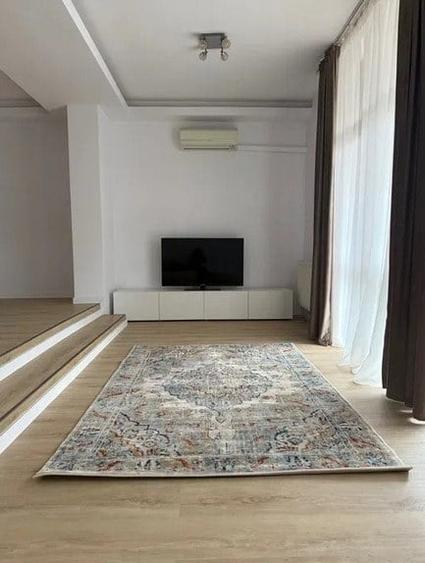 Casă cu 5 camere cu Teren 240 Mp în Domenii