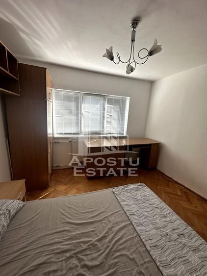 Apartament cu 3 camere decomandat în Girocului