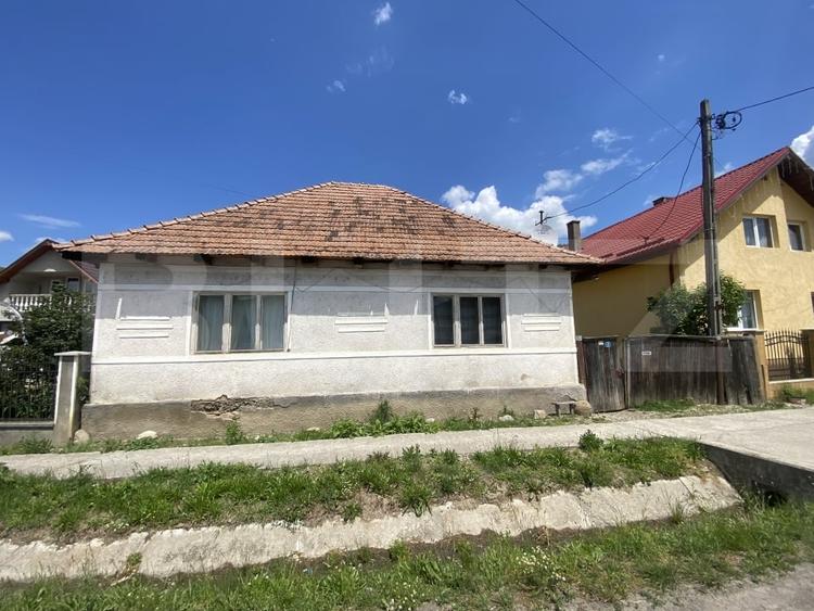 Casă individuală cu 3 camere decomandat cu Canalizare în Exterior Est