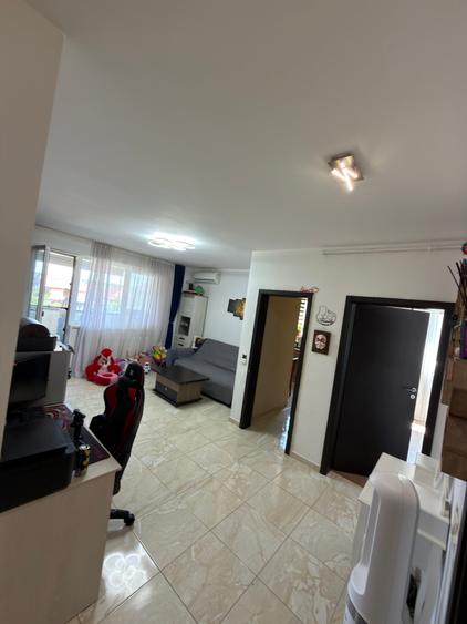 Apartament cu 2 camere semidecomandat, mobilat în Central
