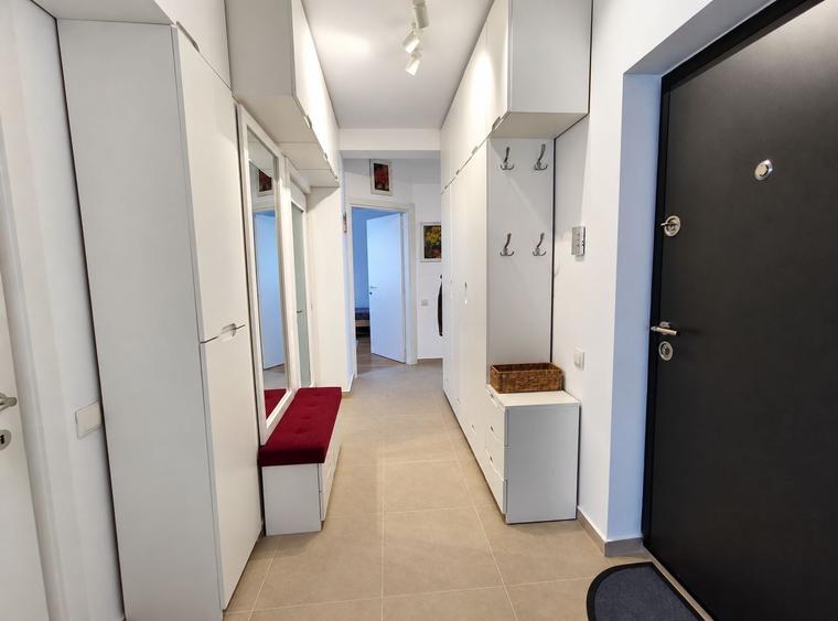 Apartament cu 3 camere decomandat, mobilat în Europa