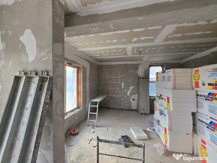 Casă cu 4 camere cu Teren 300 Mp în Găvana