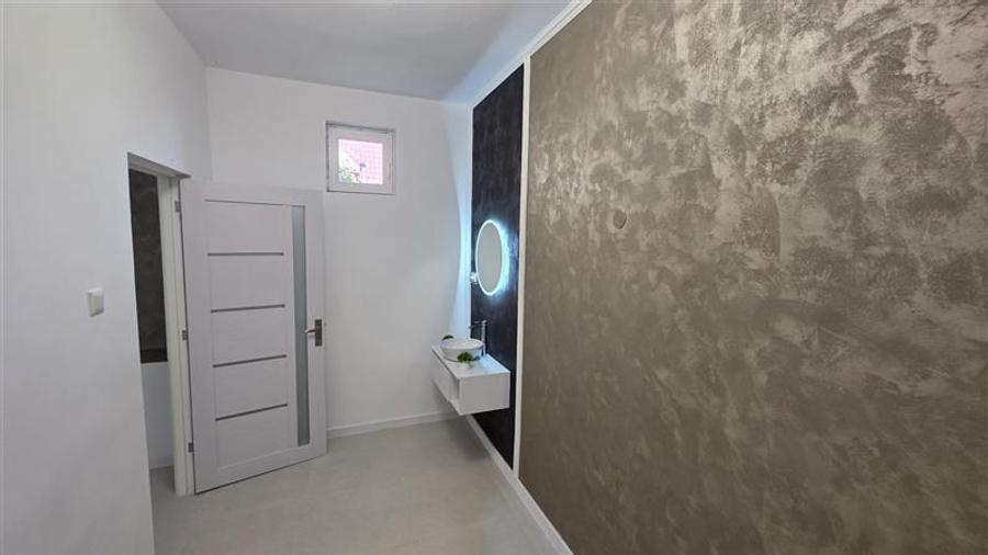 Spațiu comercial, de 130 mp, în Răcășdia