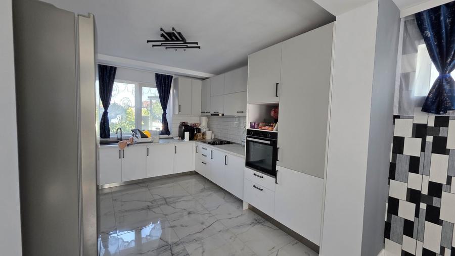 Duplex cu 3 camere cu Piscina în Dumbrăvița