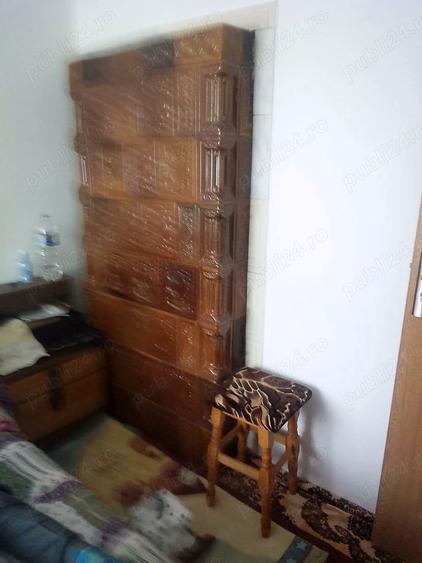 Apartament cu 3 camere semidecomandat în Broșteni
