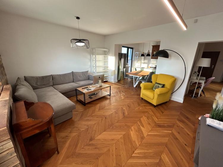 Apartament cu 4 camere circular, mobilat în Central
