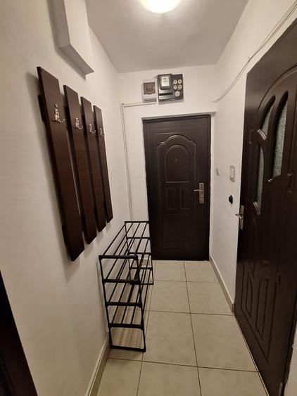 Apartament cu 2 camere semidecomandat în P-ța Doina