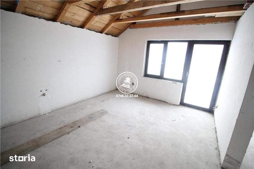 Casă cu 5 camere cu Teren 500 Mp în Holboca