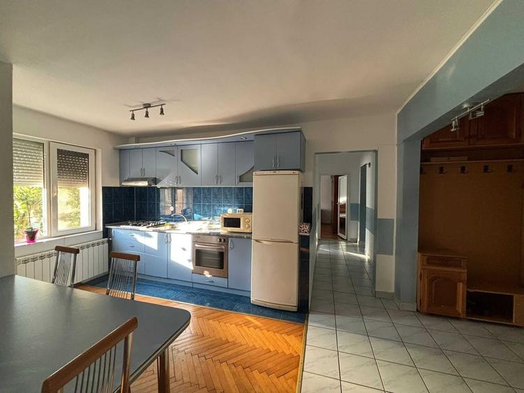 Apartament cu 3 camere decomandat în Sânmartin