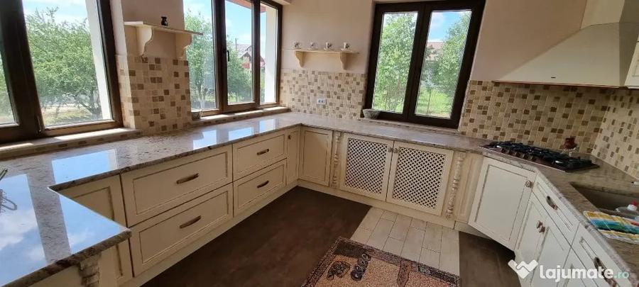 Casă cu 5 camere cu Teren 2040 Mp în Central