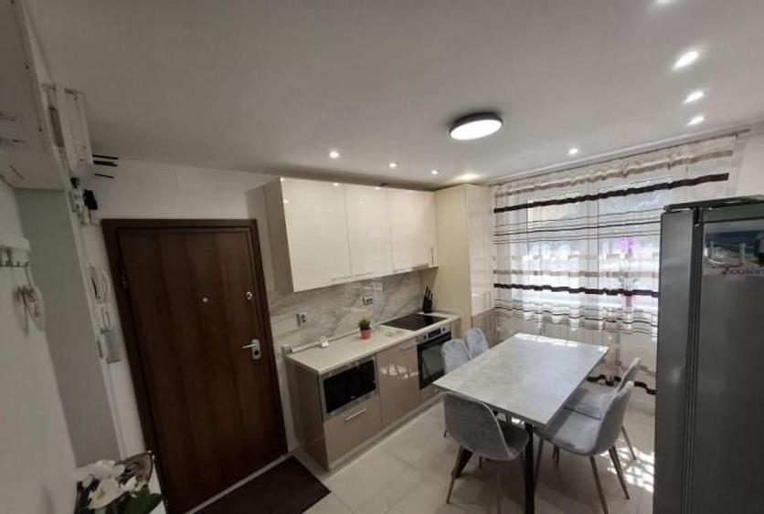 Apartament cu 3 camere semidecomandat, mobilat în Trafic Greu