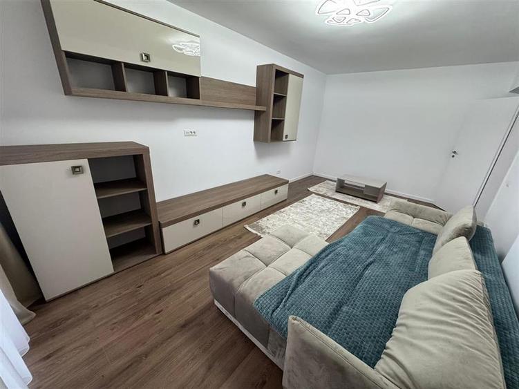 Apartament cu 2 camere decomandat, mobilat în Est