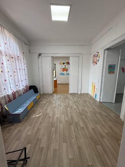 Casă individuală cu 9 camere cu Canalizare în Timpuri Noi