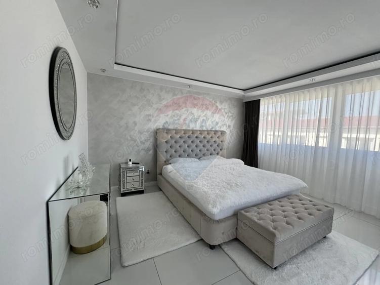 Apartament cu 4 camere decomandat în Central