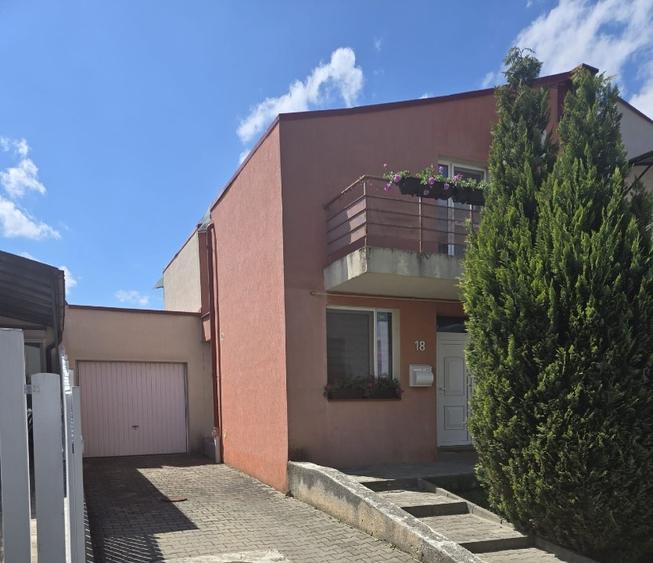 Duplex cu 4 camere cu Canalizare în Bună Ziua