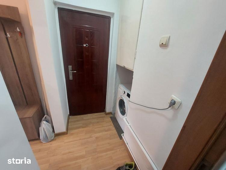 Garsonieră în Est
