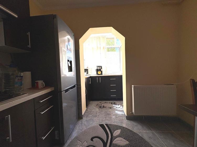 Apartament cu 3 camere decomandat în Est