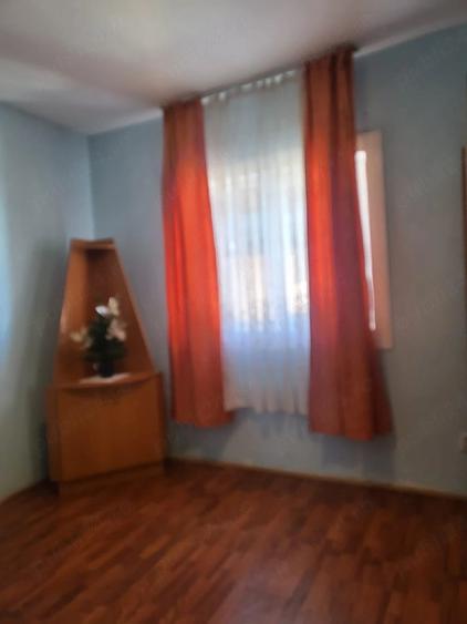Casă cu 6 camere cu Teren 100 Mp în Central