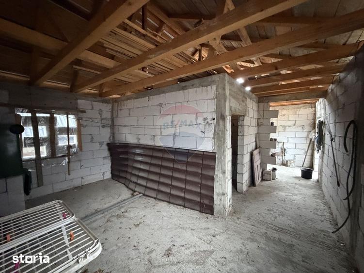 Casă cu 4 camere cu Teren 446 Mp în Răcoasa