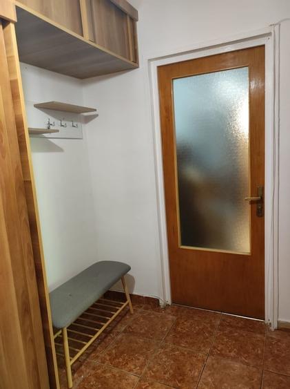Apartament cu 3 camere semidecomandat în Drumul Taberei
